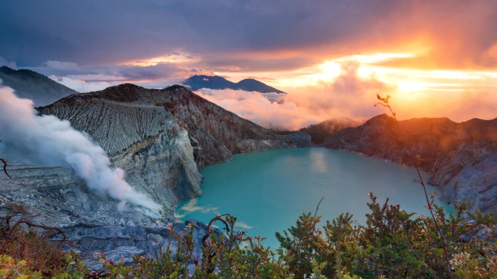 ijen-crater-ijentourguide